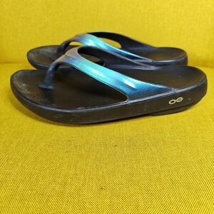 OOFOS Oolala Thong Iridescent Black Teal Rubber Sandal Flip Flops Women's Size 8